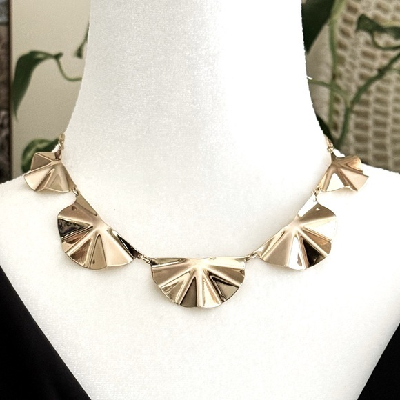 Nine West Jewelry - Nine West 16” Elegant Gold Tone Statement Collar Necklace Geometric Ripple Wavy
